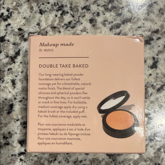 Laura Geller Double Take Baked Foundation - Light MSRP $38 - Picture 2 of 3